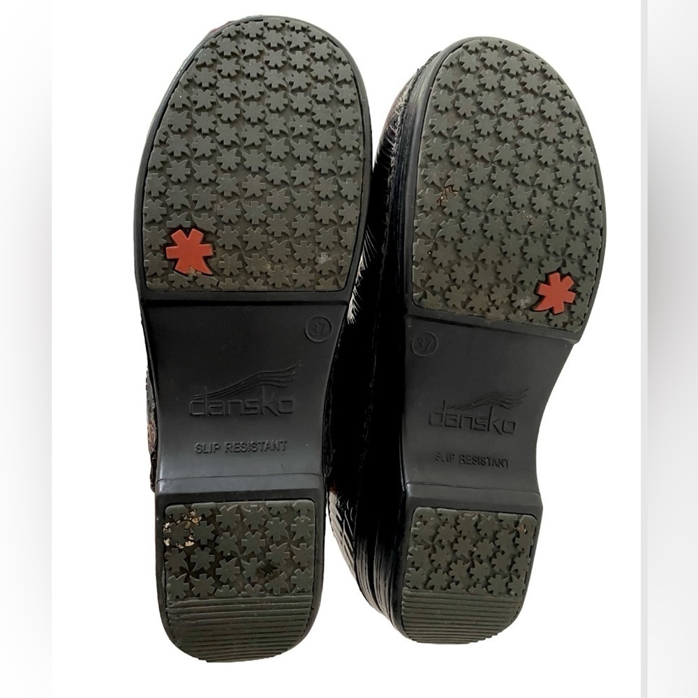 Dansko XP Slip Protection Clogs - Picture 7 of 9